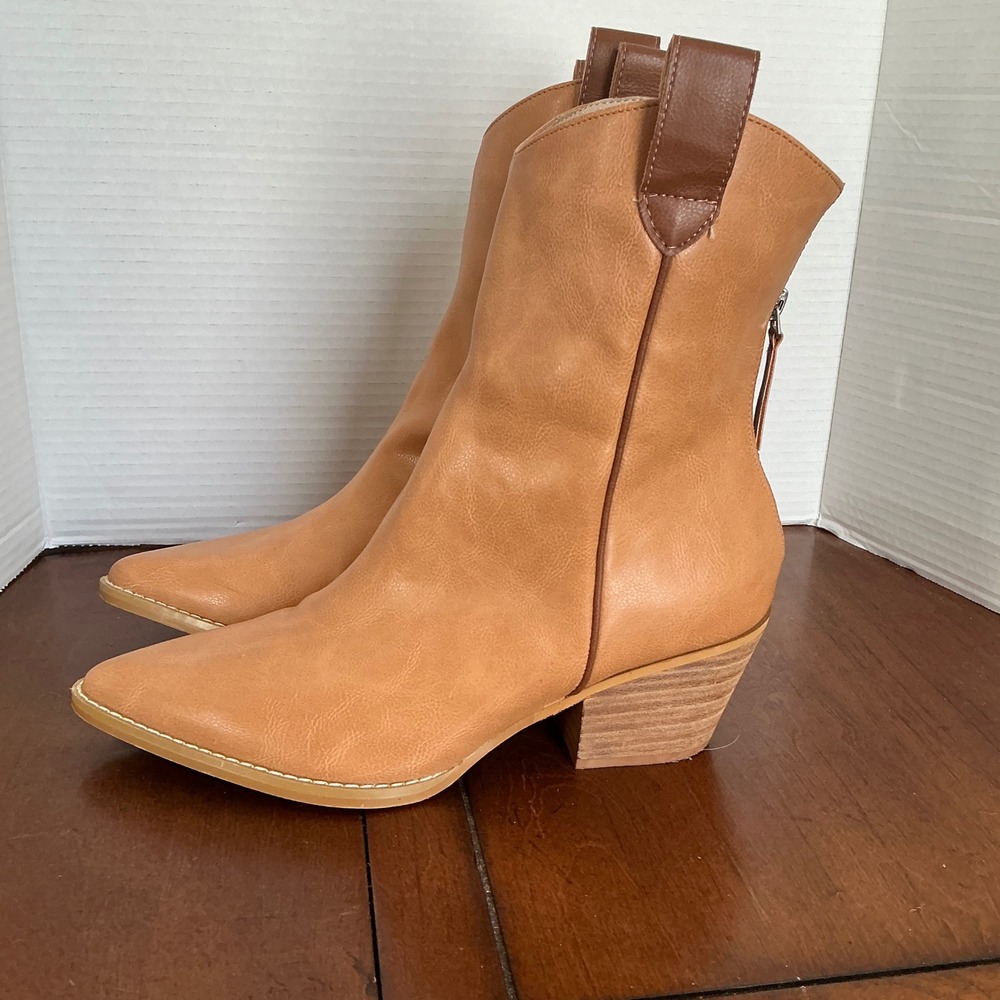 Oasis Society Tan Faux Leather Pointed Toe Ankle Boots Women's Size 9 - Picture 1 of 7